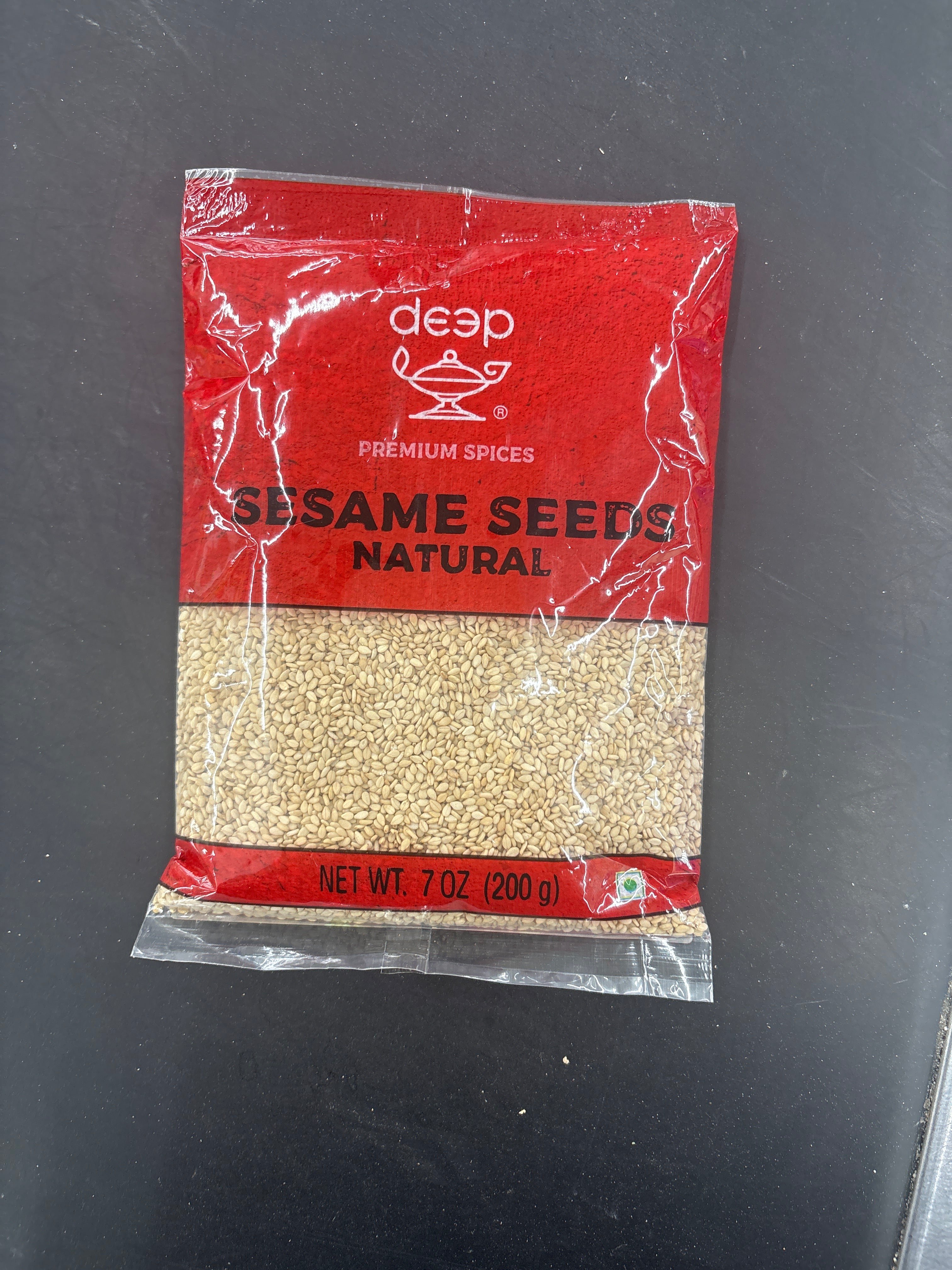 Deep sesame seeds natural
