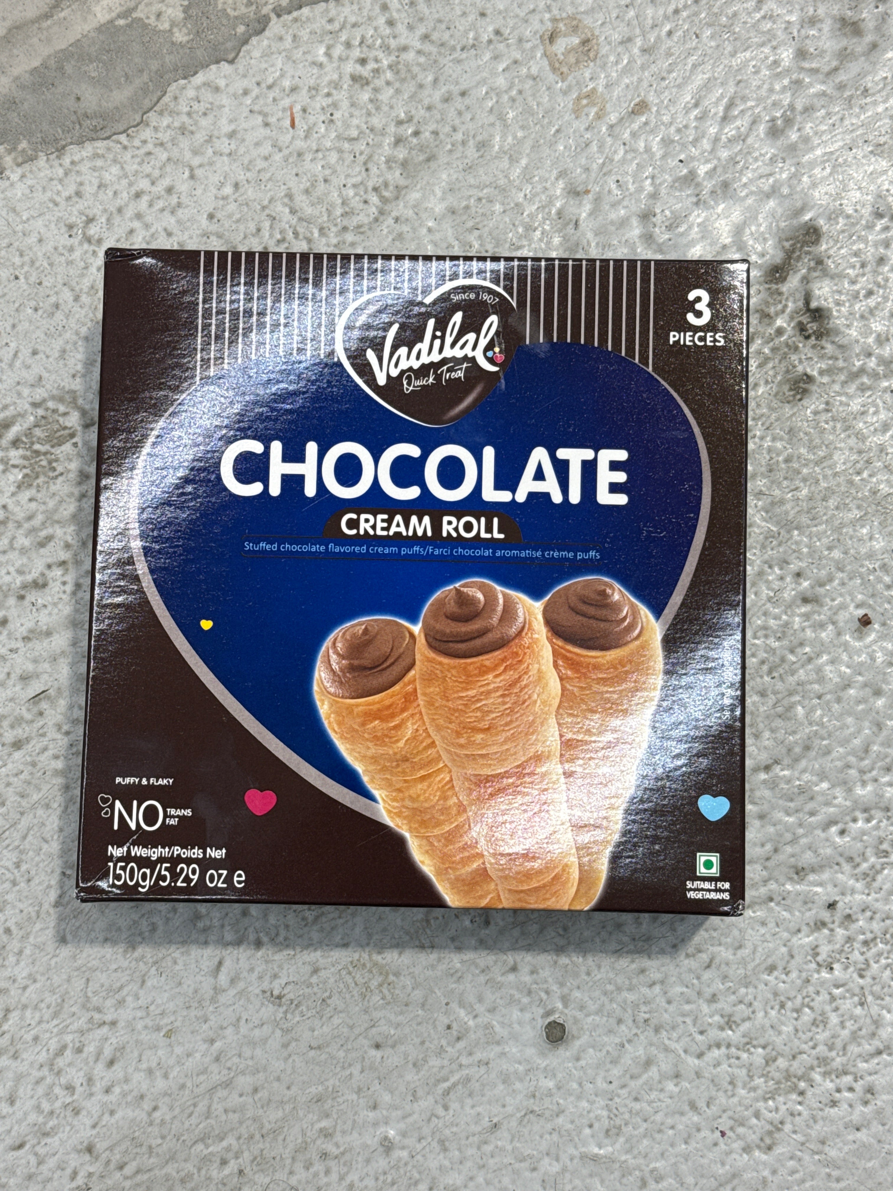 Vadilal Chocolate Cream Roll