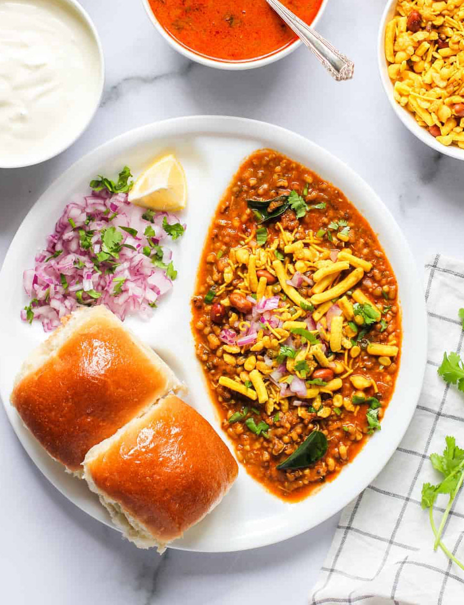 Sev Misal Pav (2buns)